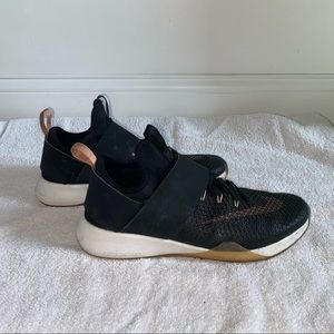 NIKE ZOOM SHOES BLACK AND GOLD WOMENS 8.5